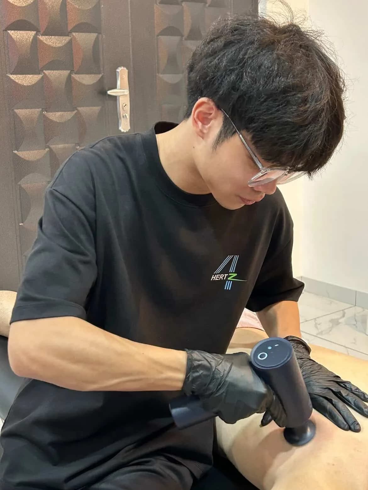 4hertz physiotherapist providing hands-on treatment